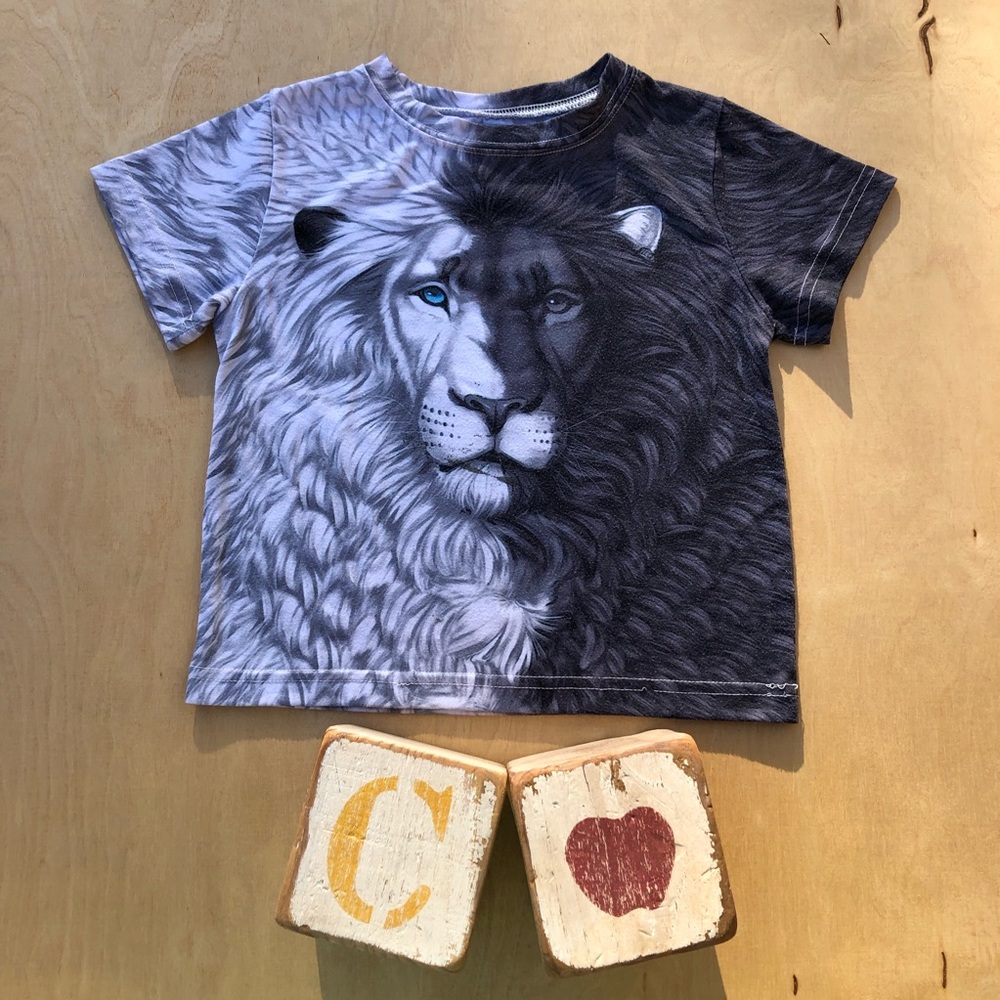Two Sided Lions Face Boys Tee Shirt size 3t